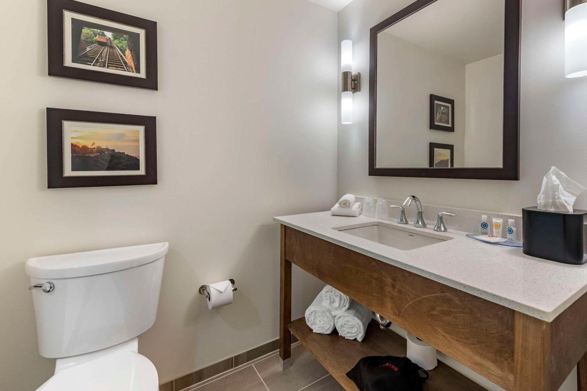 Comfort Inn & Suites Pittsburgh-Northshore Buitenkant foto