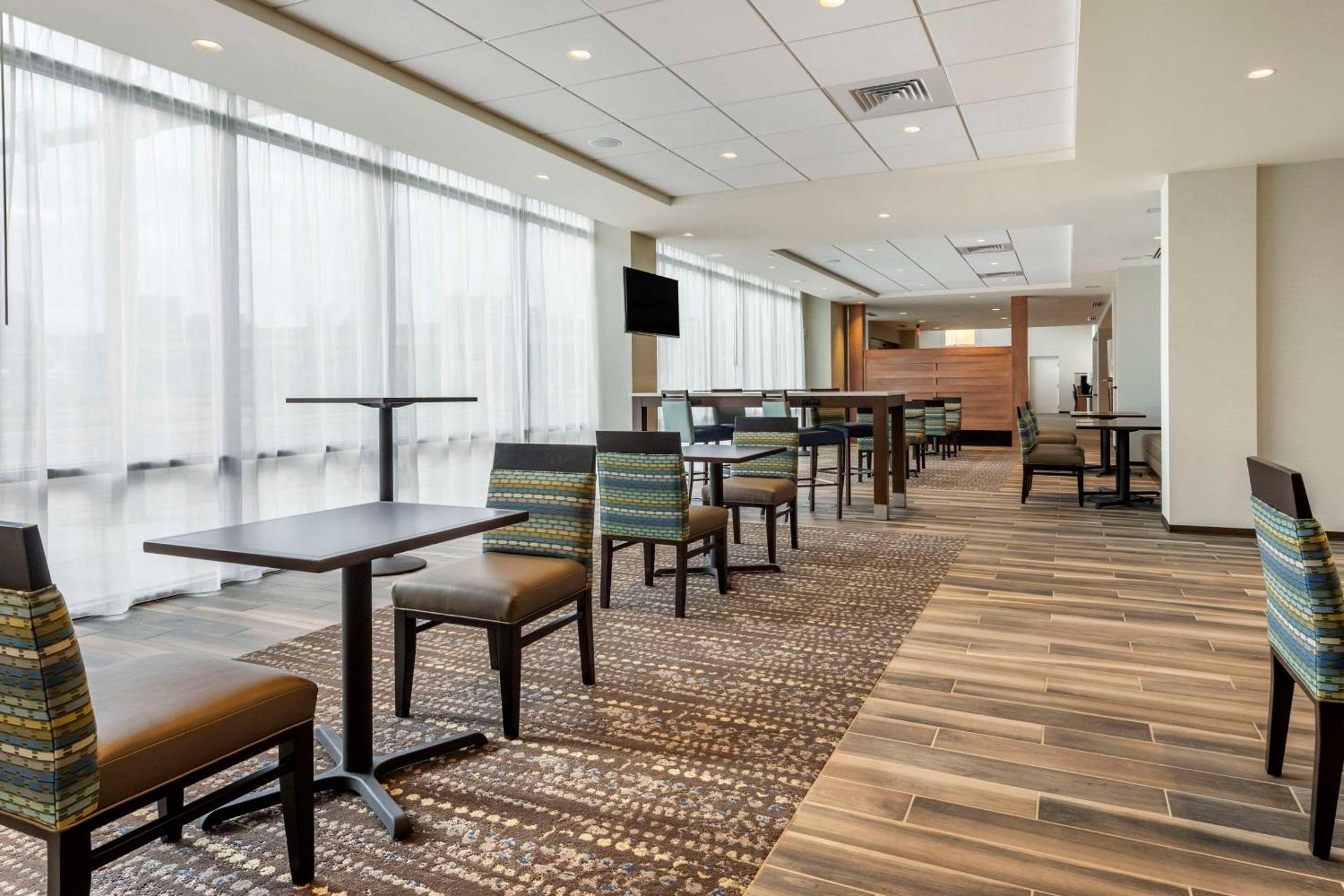 Comfort Inn & Suites Pittsburgh-Northshore Buitenkant foto