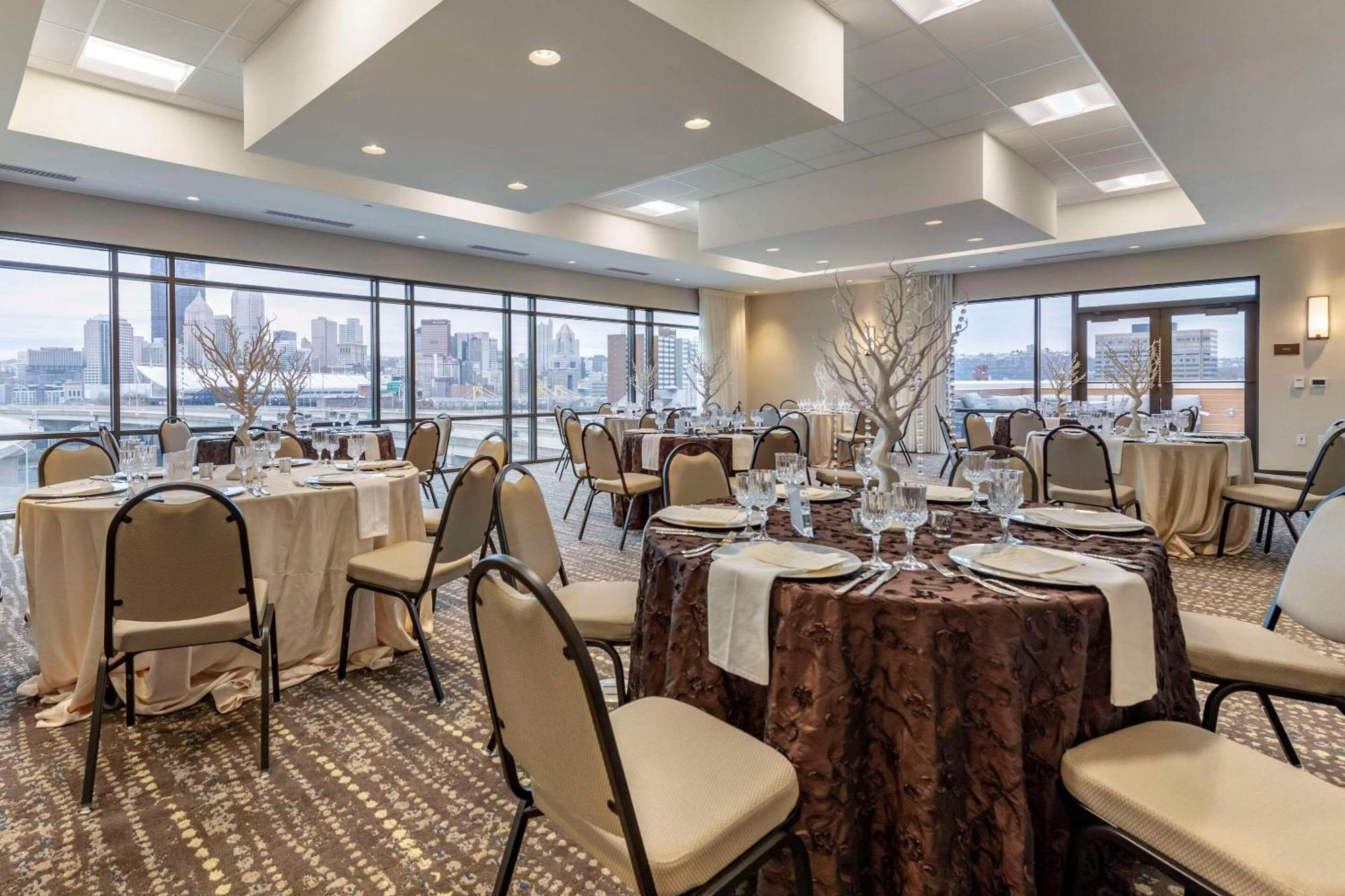 Comfort Inn & Suites Pittsburgh-Northshore Buitenkant foto