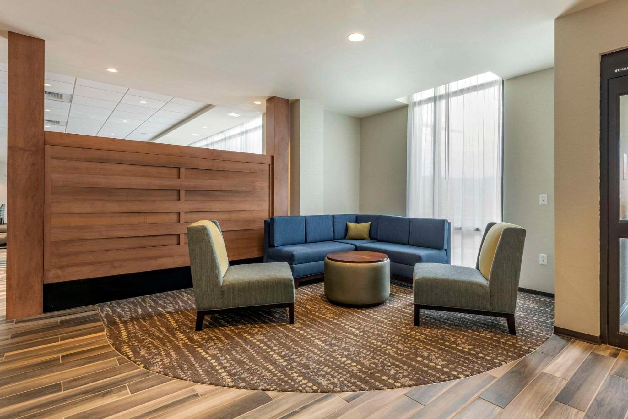 Comfort Inn & Suites Pittsburgh-Northshore Buitenkant foto