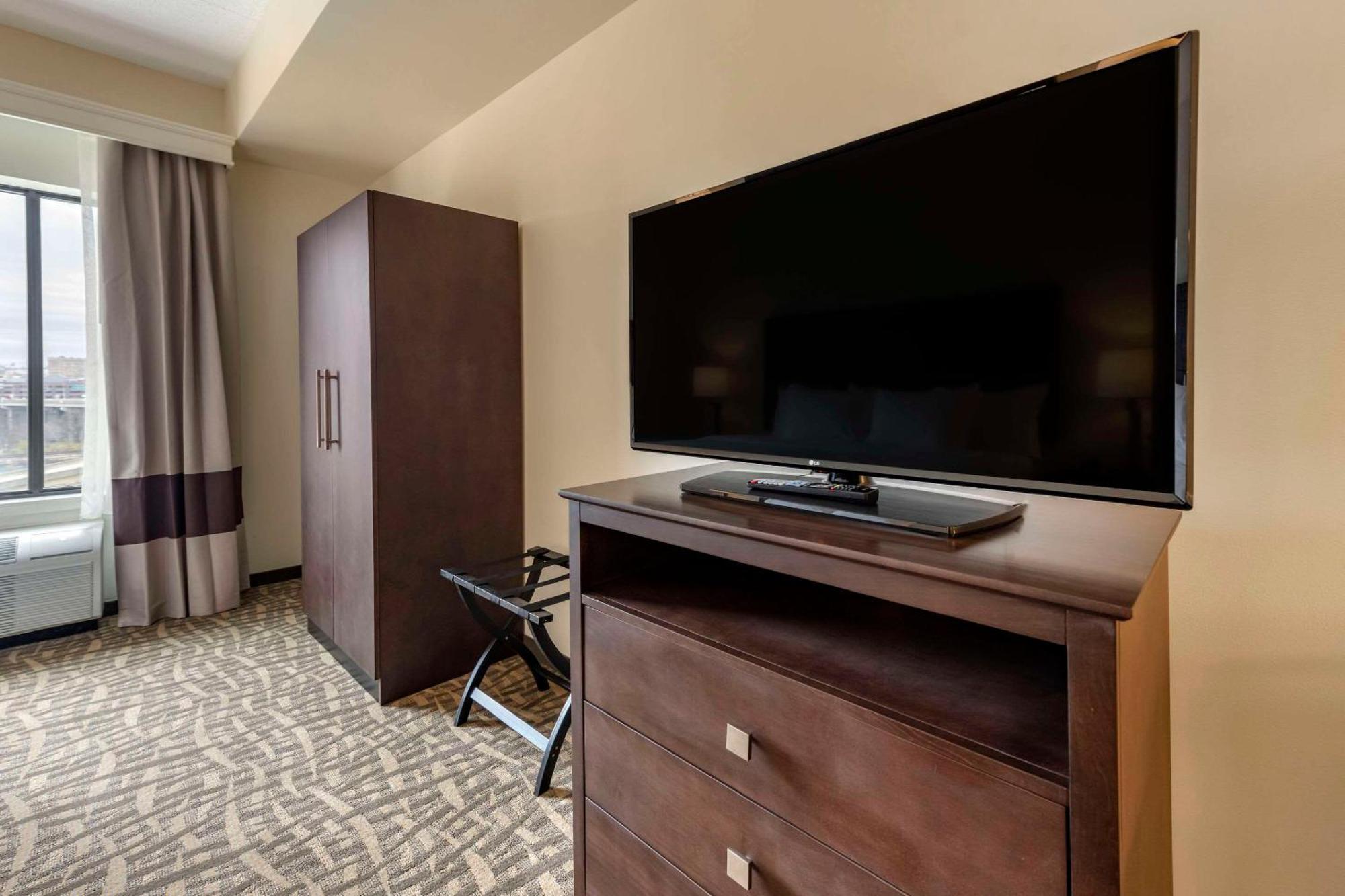 Comfort Inn & Suites Pittsburgh-Northshore Buitenkant foto