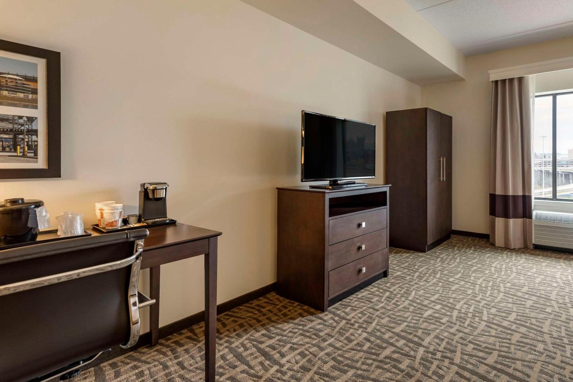 Comfort Inn & Suites Pittsburgh-Northshore Buitenkant foto