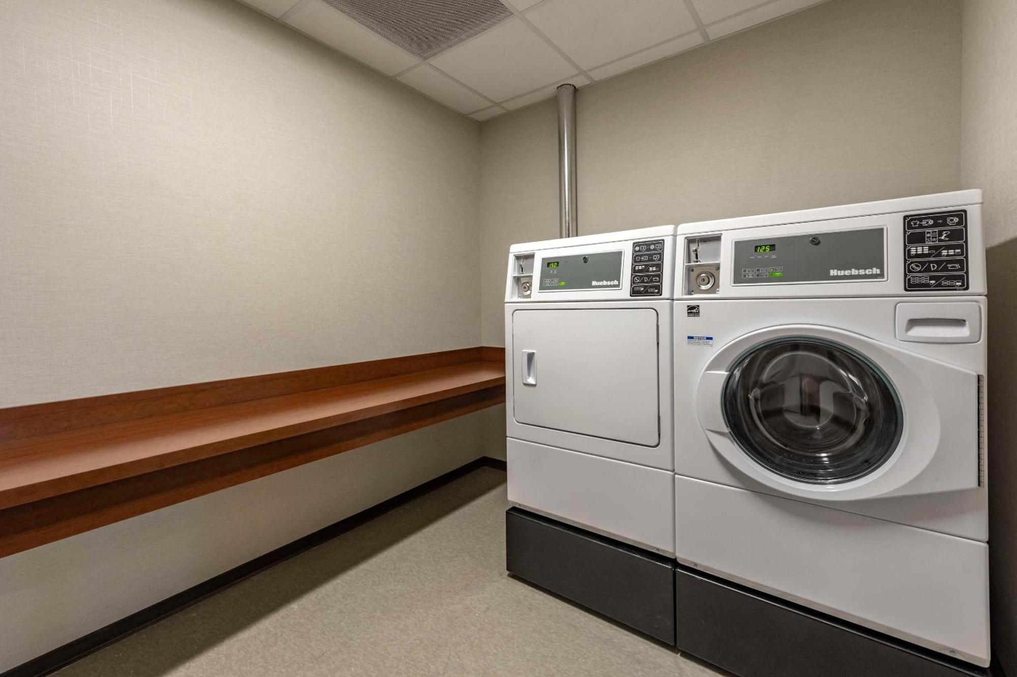Comfort Inn & Suites Pittsburgh-Northshore Buitenkant foto