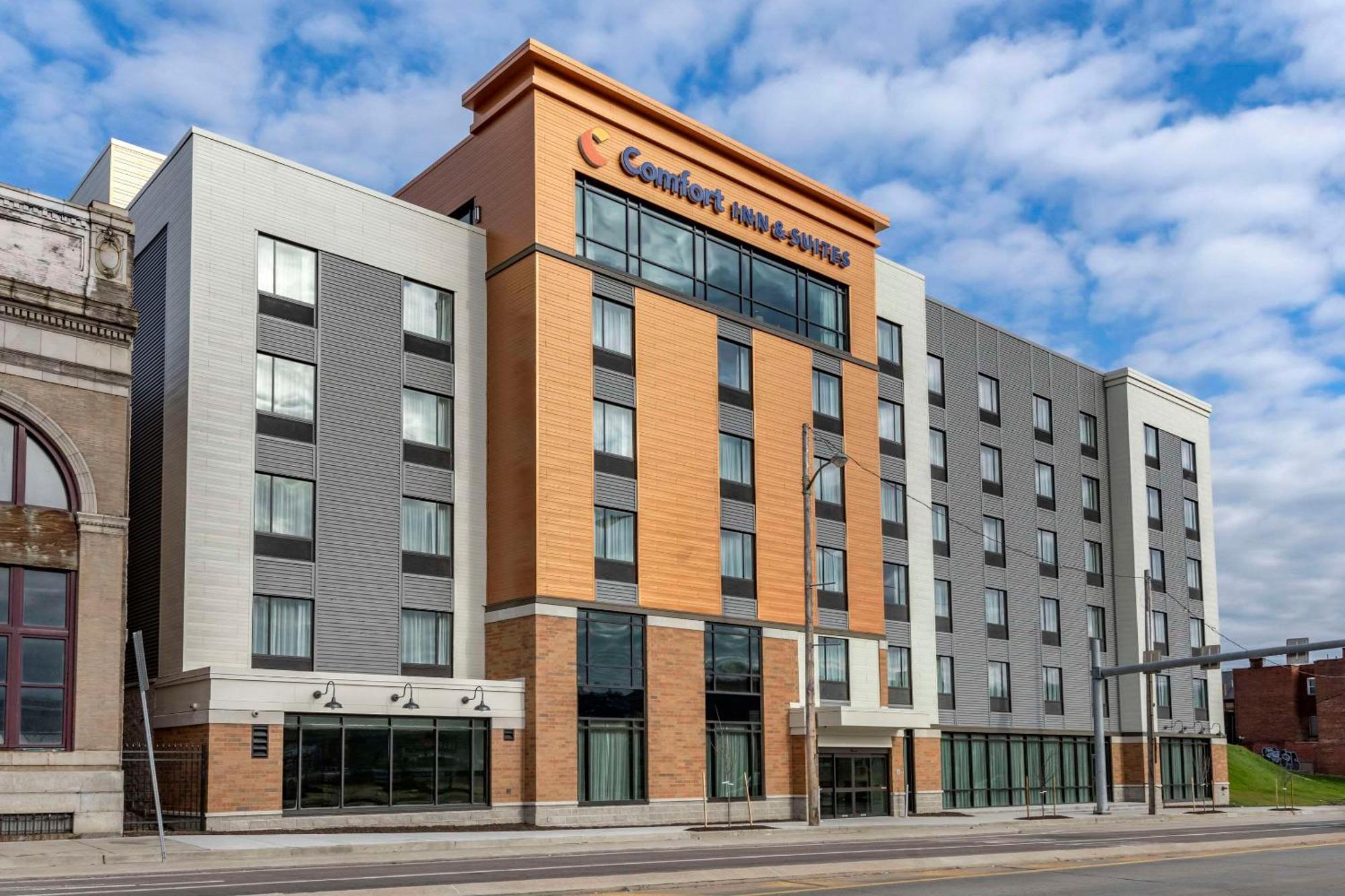 Comfort Inn & Suites Pittsburgh-Northshore Buitenkant foto